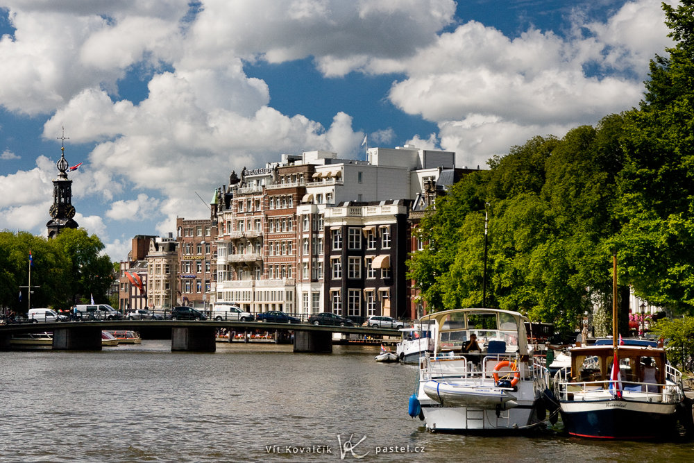 Schiffe in Amsterdam Canon 40D, Sigma 18-50/2,8, 1/320 s, f/8.0, ISO 200, Brennweite 50 mm.