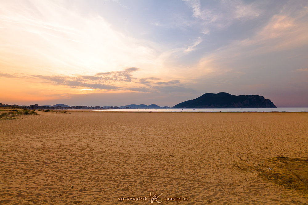 Horizont in der Mitte des Fotos. Canon 5D Mark II, Canon EF 16-35/2,8 II, 1/40 s, f/9, ISO 400, Brennweite 20mm