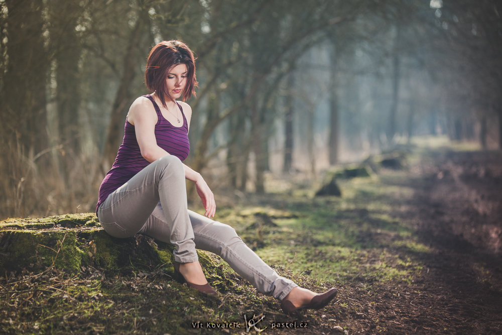 Porträtaufnahmen mit einer langen Brennweite. Das Model tritt hier in den Vordergrund. Canon 5D Mark III, Canon EF 70-200/2.8 II, 1/125 s, f/2.8, ISO 100, Brennweite 120 mm