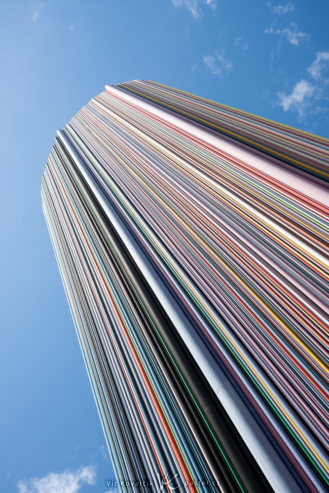 Der Turm im Detail und in den Himmel ragend. Canon 40D, Canon EF-S 10-22/3.5-4,5, 1/60 s, f/8, ISO 100, Brennweite 22 mm