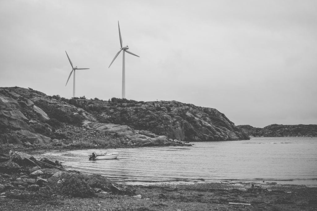 Ruhige Felsküsten am Meer. Nikon D3300, AF-S NIKKOR 35 mm 1:1.8 G, 1/160 s, f/6.3, ISO 100
