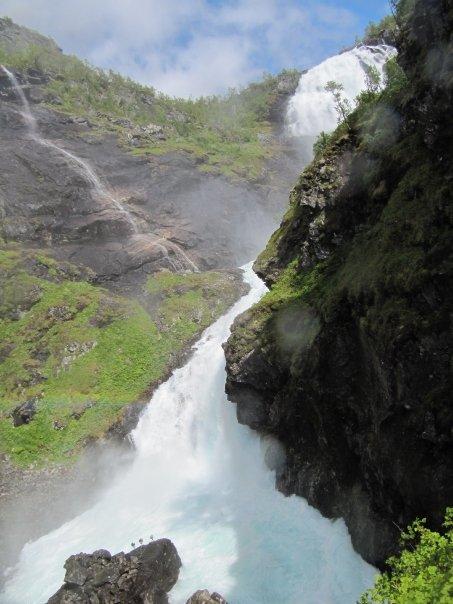2-norway-waterfall