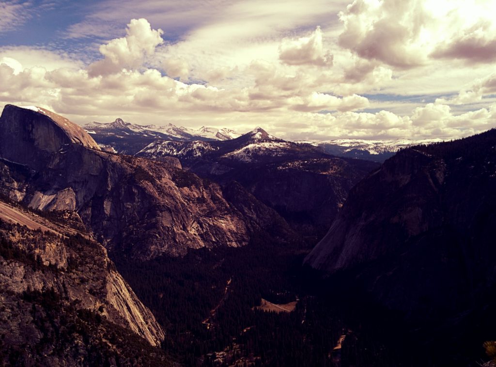 Eine Erinnerung an meine Dienstreise in die USA – ein Ausblick im kalifornischen Nationalpark Yosemite. Praktisch alle dort aufgenommenen Bilder hätten Fotos des Tages werden können. 