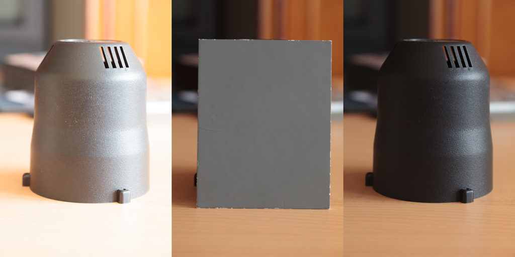 Dunkles Objekt, Spotbelichtungsmessung. Links wurde anhand des Objekts belichtet (überbelichtet um 3EV), rechts anhand der Graukarte (die schwarze Farbe wurde wahrheitsgetreu festgehalten).