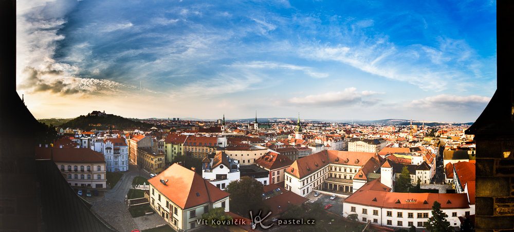 Aussicht von der St.-Peter-und-Paul-Kathedrale in Brünn. Das Panoramabild setzt sich aus 8 Aufnahmen zusammen.
