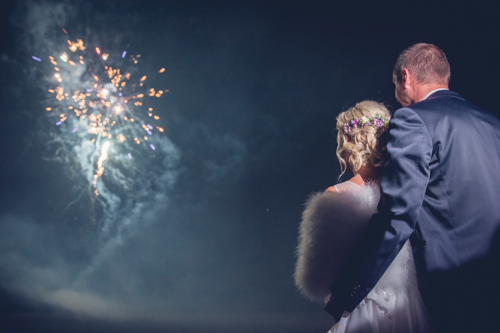 Feuerwerke richtig fotografieren: Feuerwerk auf der Hochzeitsfeier.