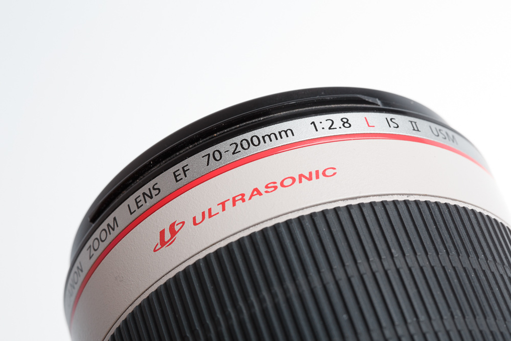 Was bedeuten die ganzen Abkürzugnen auf den Objektiven: Canon EF 70-200mm f/2.8L IS II USM welches einen USM Autofokusmotor und optischen Bildstabilisator verwendet.