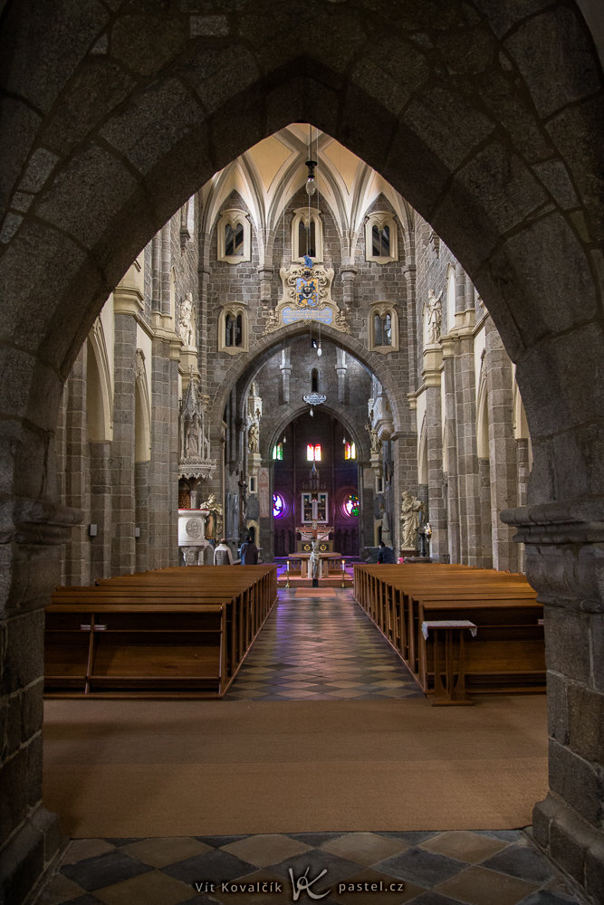 die Kirche- Dunkel