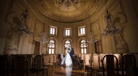 Hochzeitsaufnahmen auf dem Schloss und in der Kirche