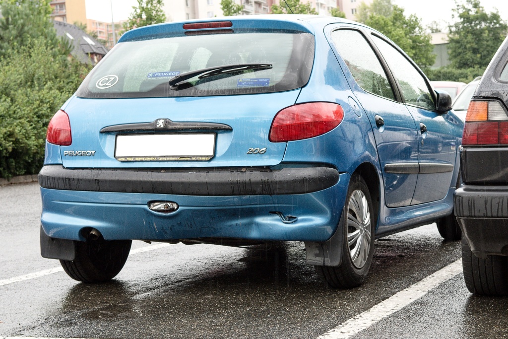 Das Kfz-Kennzeichen wurde mithilfe des magnetischen Lassos sowie dem Farbpinsel verdeckt.