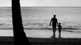 Genießen Sie den Urlaub mit der Fotokamera und Ihrer Familie
