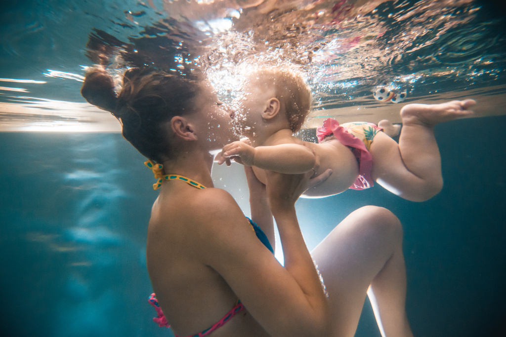 Wie fotografiert man unter Wasser - Probieren Sie direkt beim Licht zu fotografieren