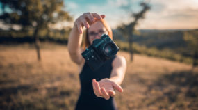 Wie man ein Foto in ein anderes Bild einfügt: Fotomontage mithilfe von Ebenen erstellen