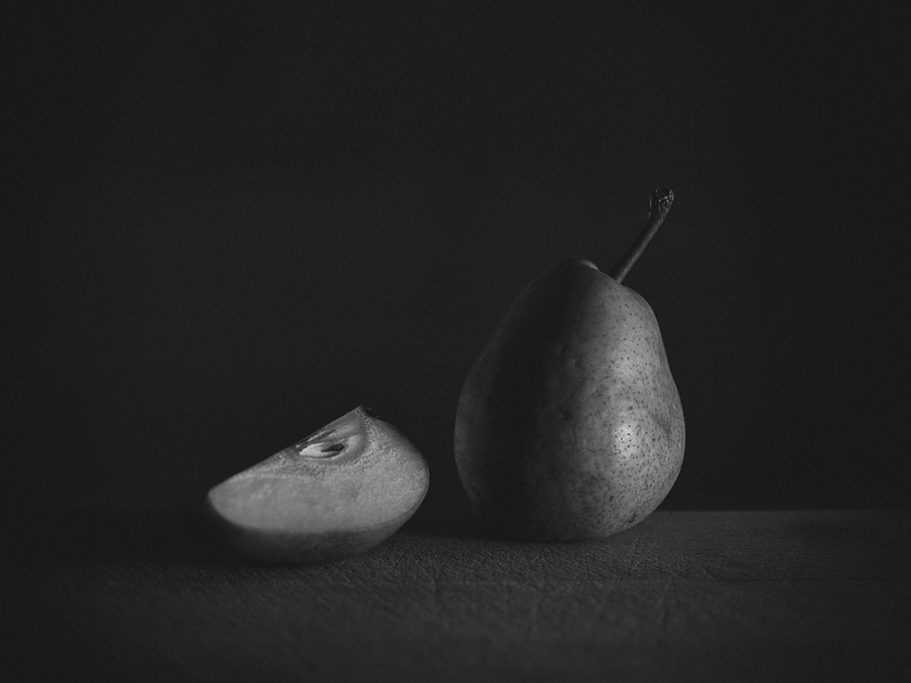 Stillleben fotografieren: Achten Sie bei der Beleuchtung mit der Lampe auf den Weißabgleich, weil sonst die Farben in einen anderen Farbton rutschen.