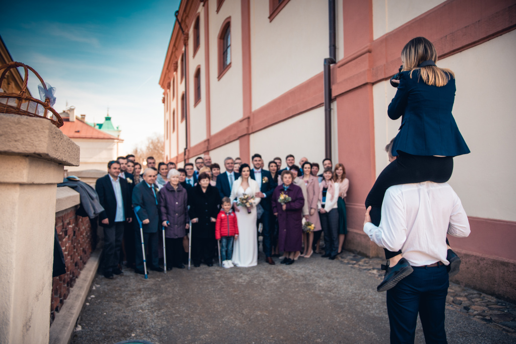 Was sollte man für ein Hochzeitsfotoshooting mitnehmen - assistent