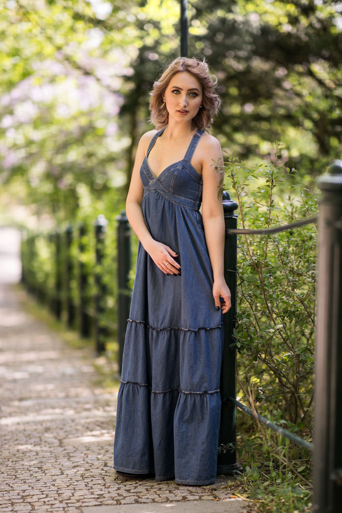 Grundlagen der Komposition im Porträt II - Frau im blauen Kleid