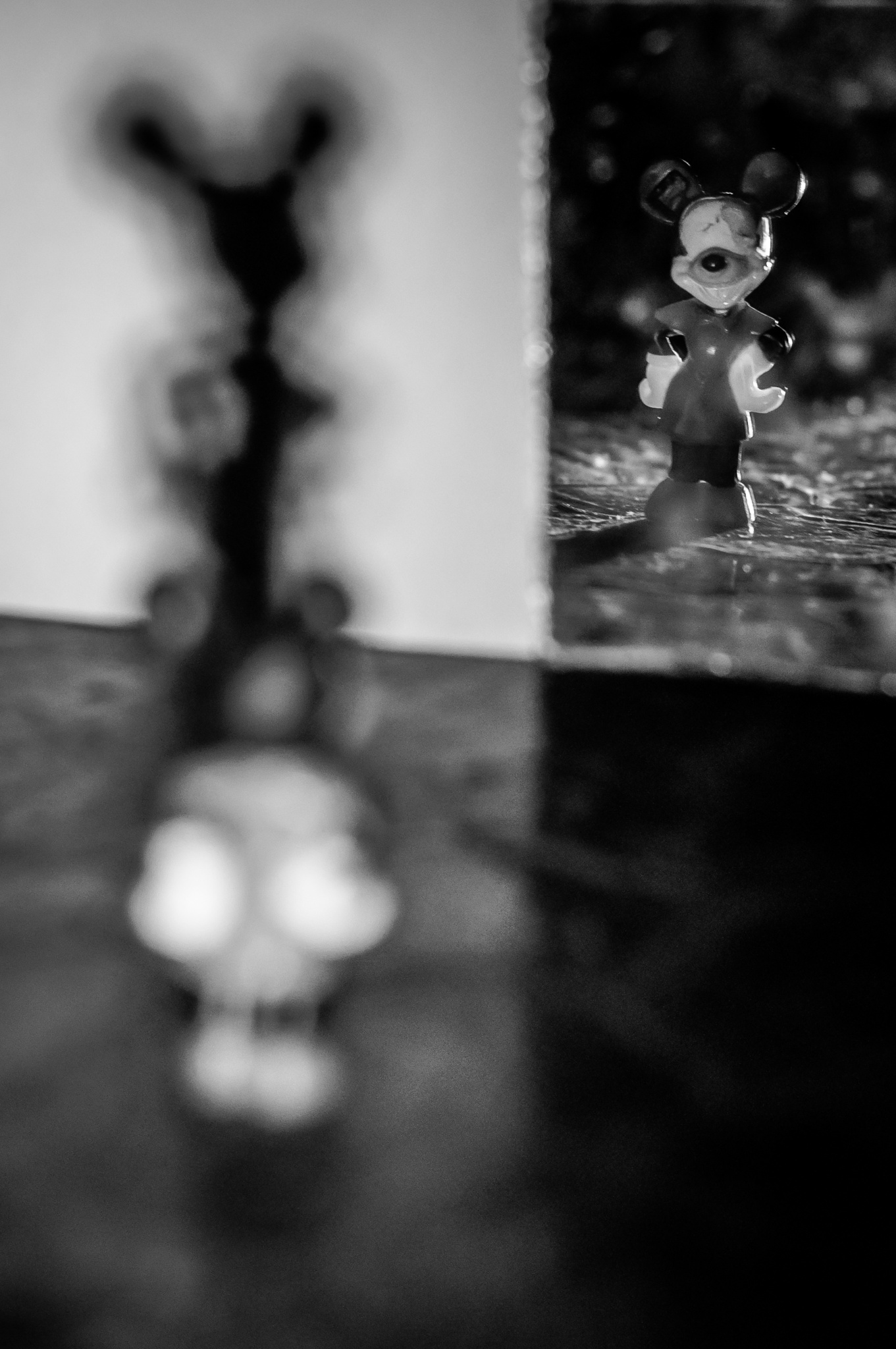 Unterhalten Sie Ihre Kinder und sich selbst: Fotografieren Sie fantastische Spielzeugabenteuer bequem zu Hause