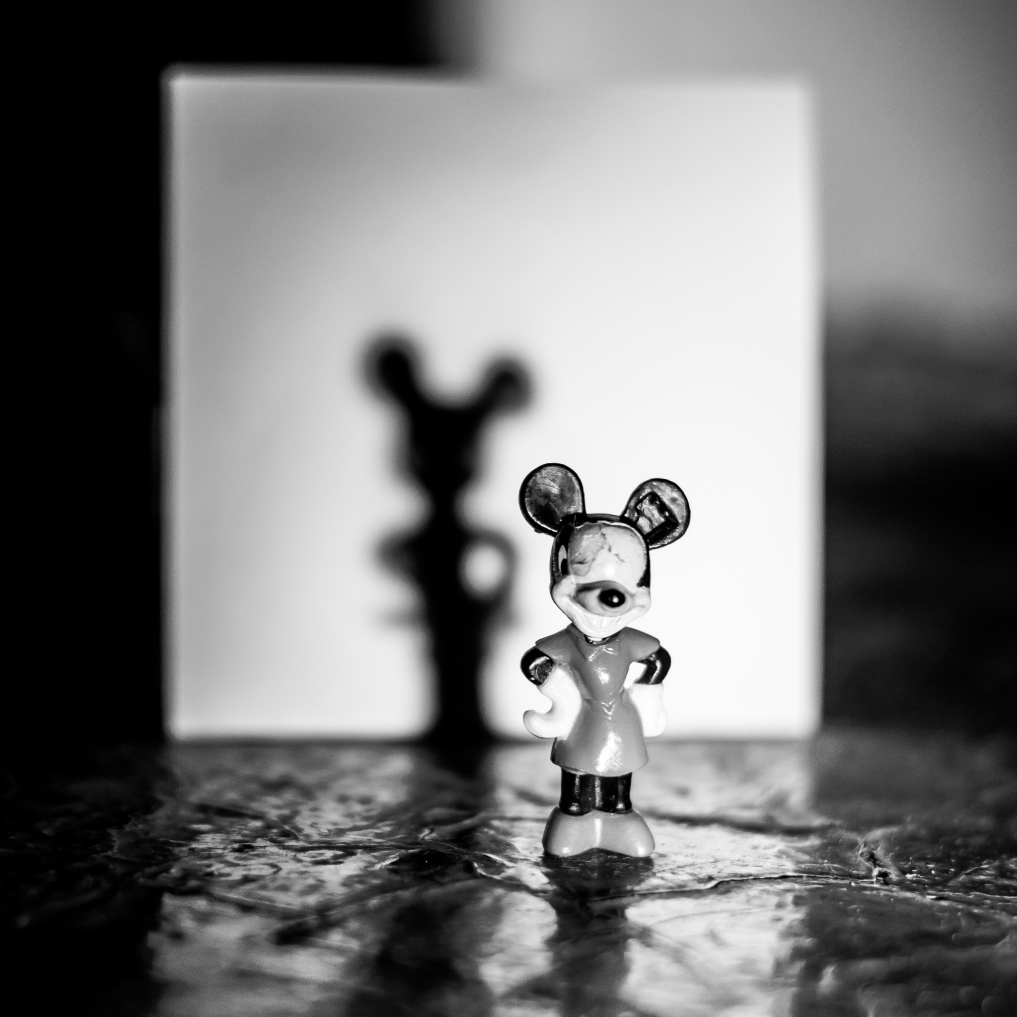 Unterhalten Sie Ihre Kinder und sich selbst: Fotografieren Sie fantastische Spielzeugabenteuer bequem zu Hause