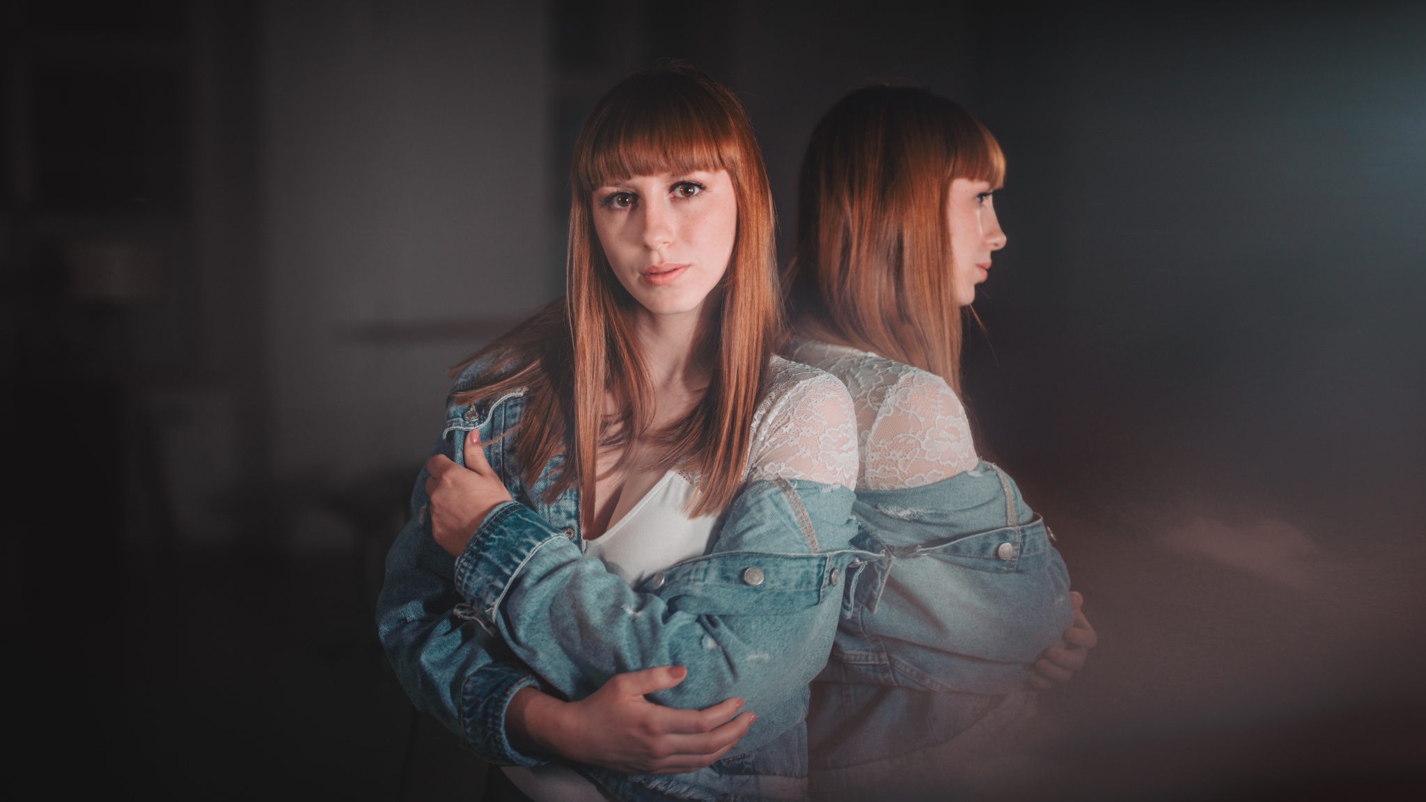 Originell beleuchtetes Porträt? Experimentieren Sie mit Reflexionen und Lichtbrechung