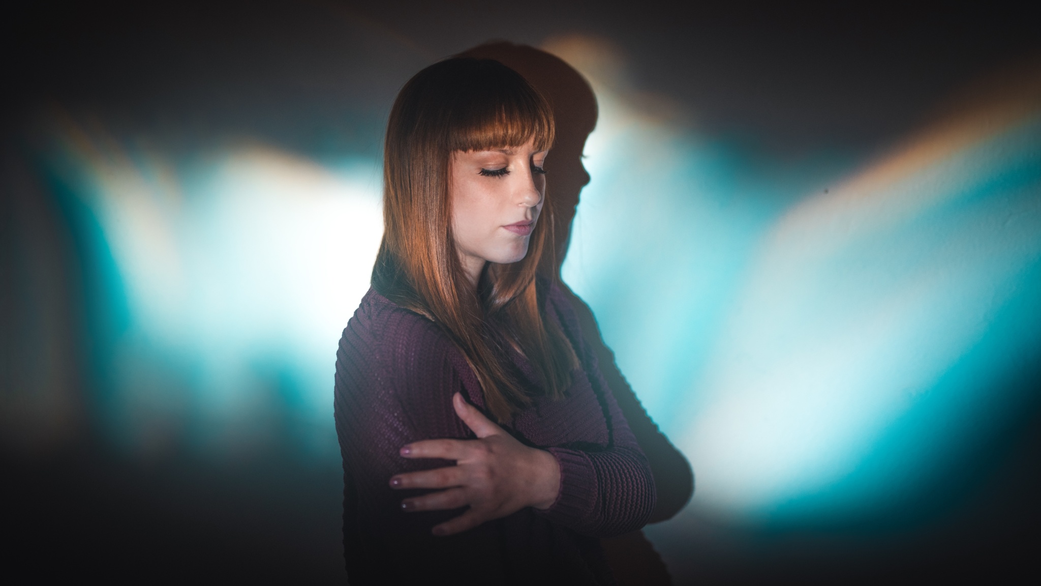 Originell beleuchtetes Porträt? Experimentieren Sie mit Reflexionen und Lichtbrechung