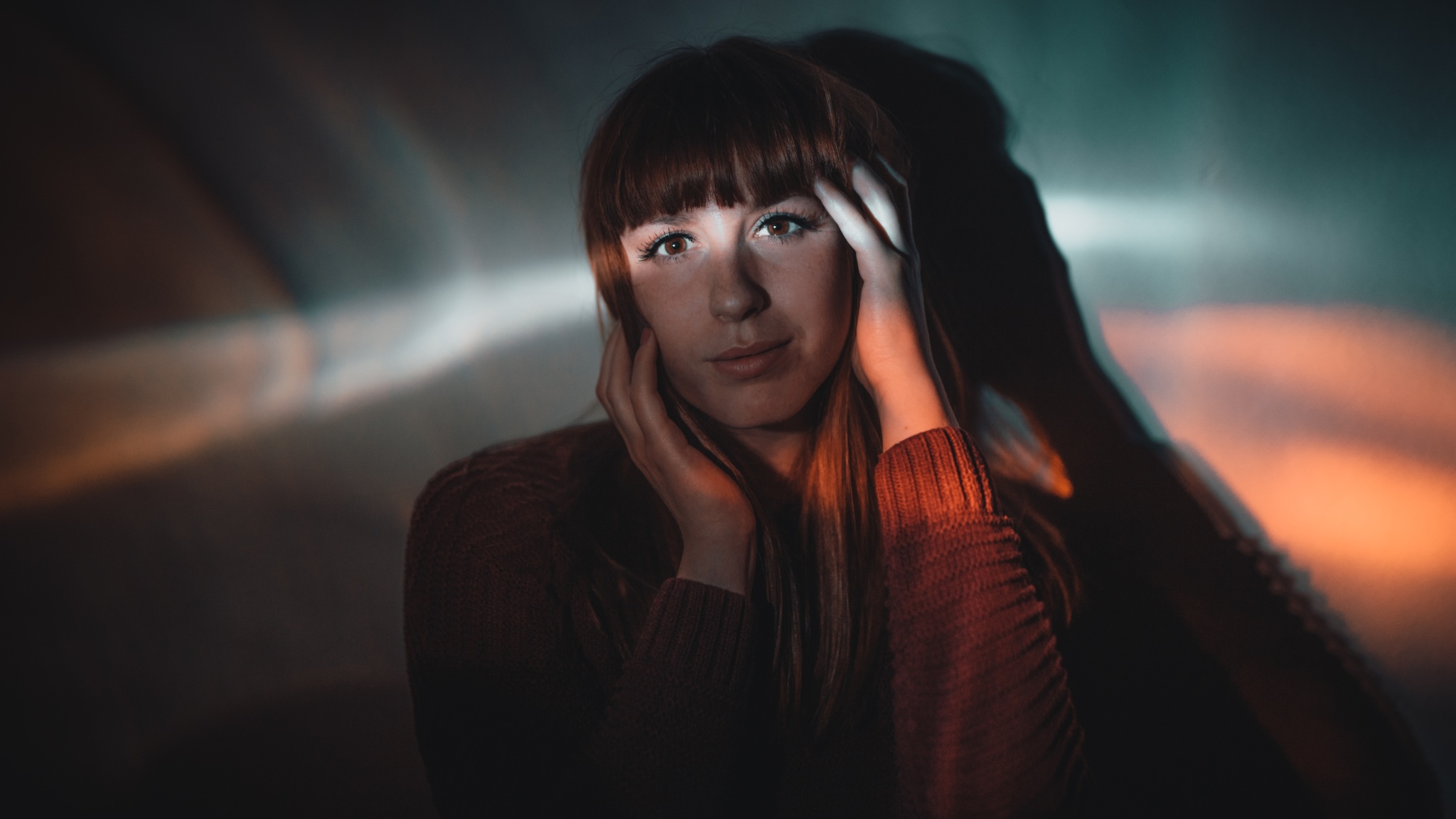 Originell beleuchtetes Porträt? Experimentieren Sie mit Reflexionen und Lichtbrechung