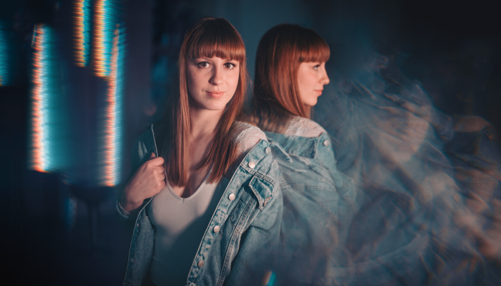 Originell beleuchtetes Porträt? Experimentieren Sie mit Reflexionen und Lichtbrechung