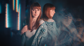 Originell beleuchtetes Porträt? Experimentieren Sie mit Reflexionen und Lichtbrechung