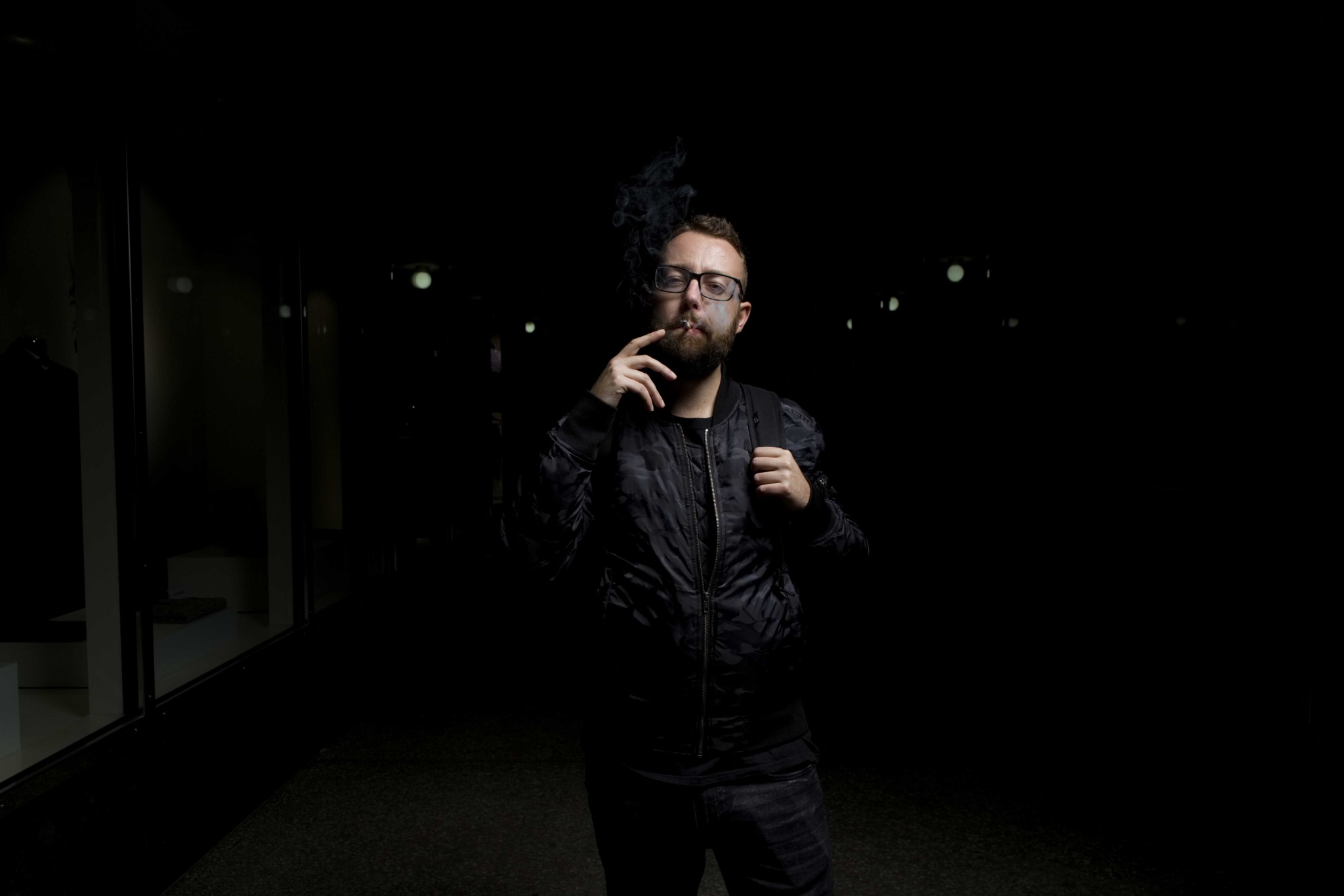 Wie fotografiert man Porträts mit Weitwinkelobjektiv? Achten Sie auf die Entfernung und wählen Sie den richtigen Winkel.