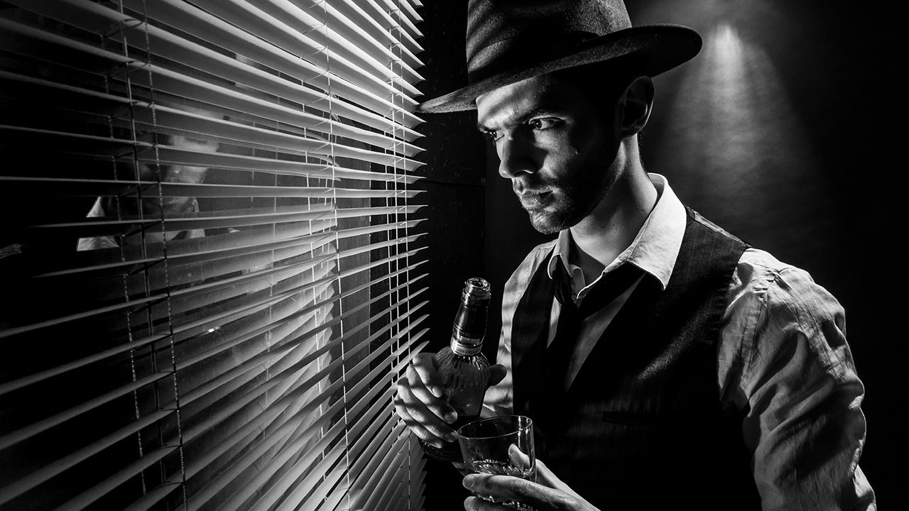 Nach Einbruch der Dunkelheit erblüht das Verbrechen - Fotografie im Film Noir Stil