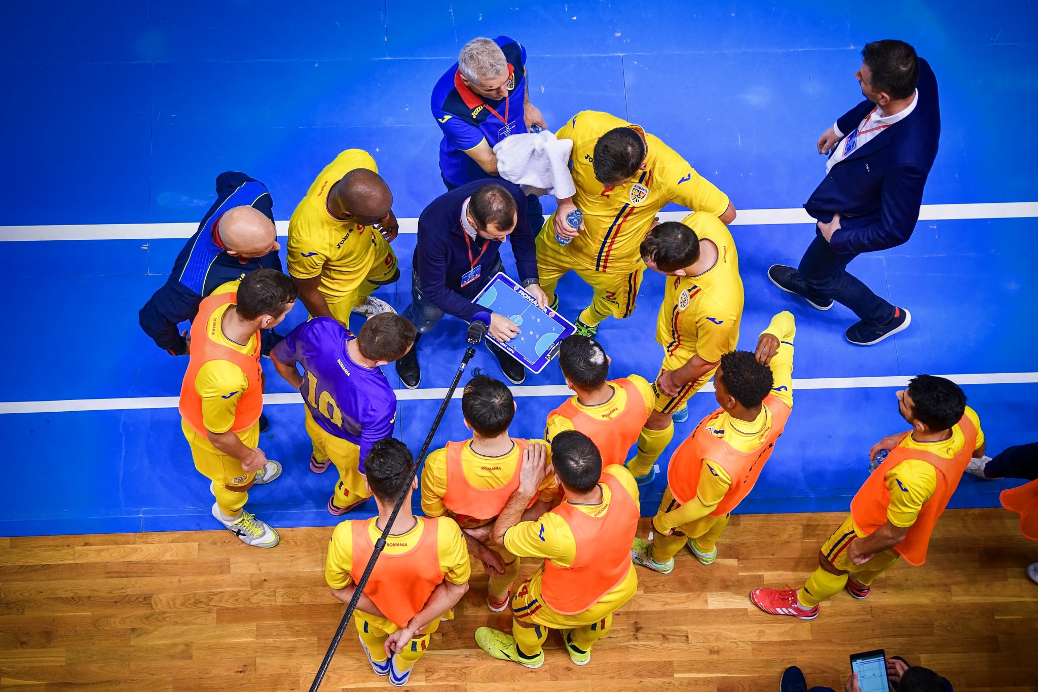 Sportaufnahmen in der Halle: Ziehen Sie sich richtig an und schützen Sie Ihre Kamera!