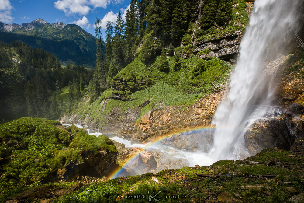 Geschichte eines Fotos Hinter dem Wasserfall