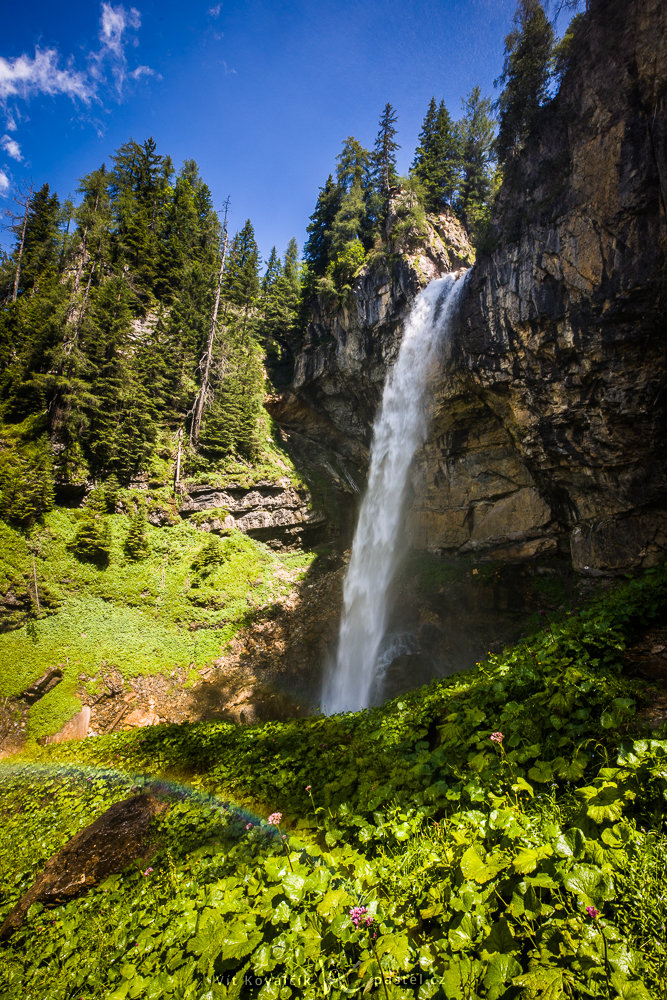 Geschichte eines Fotos Hinter dem Wasserfall