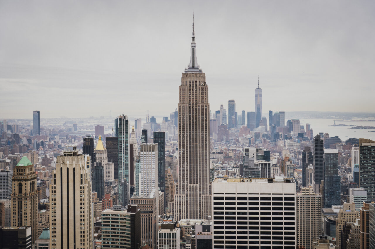 new york, Aussicht auf das Empire State Building vom Top of the Rock