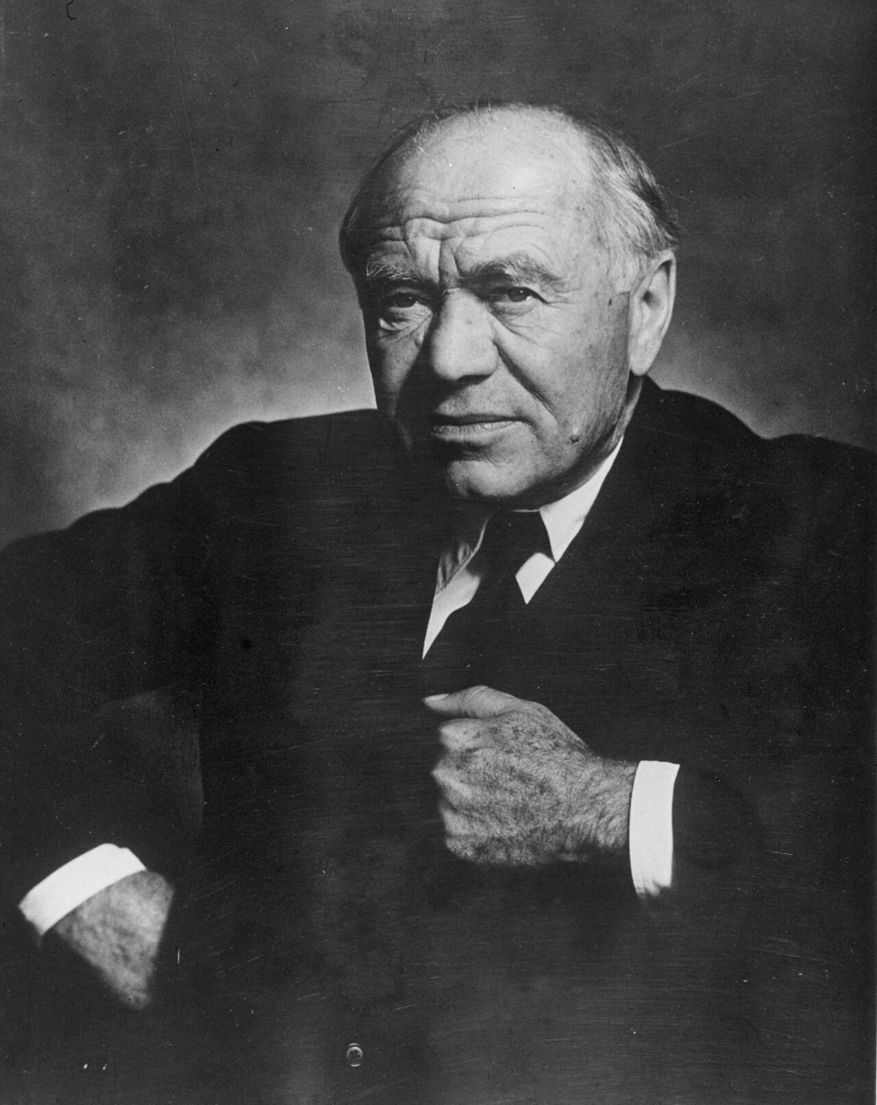 Rembrandt'schen Helldunkels,Yousuf Karsh. Lord Beaverbrook. (1947)