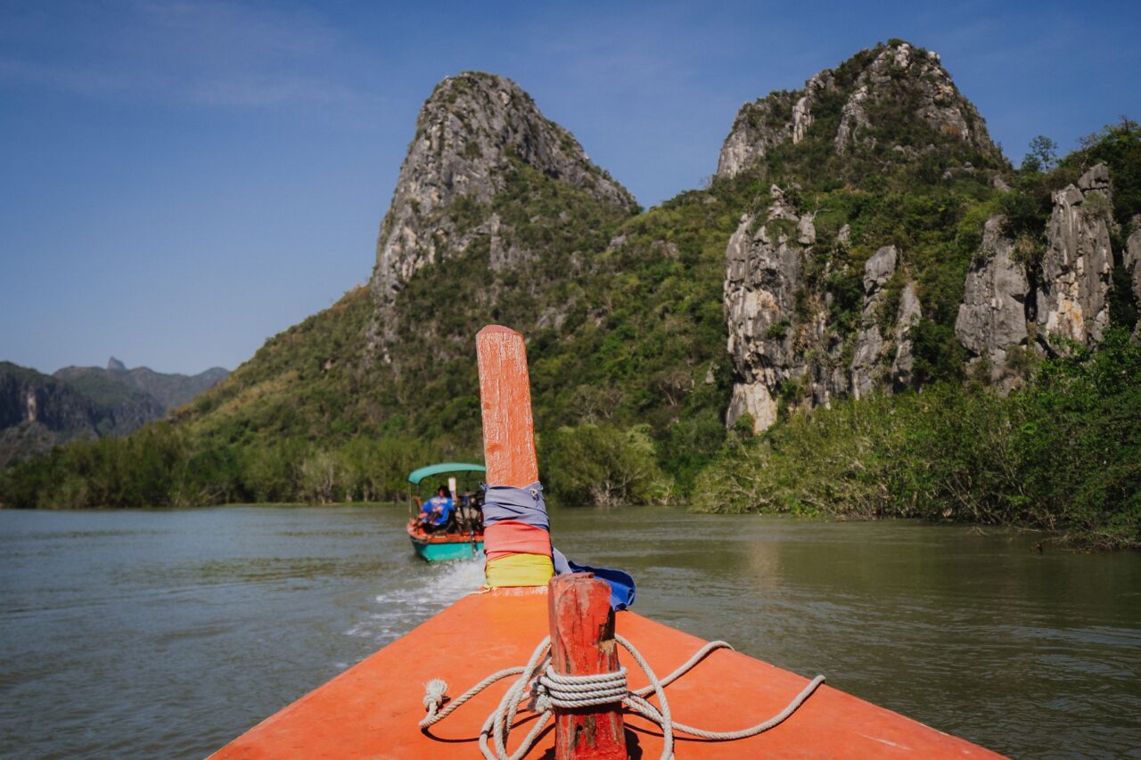 © Ondrej Čechvala, Bootsfahrt auf dem Kanal Khao Daeng, Khao Sam Roi Yot, Thailand