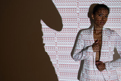 Porträts mit einem Projektor fotografieren: Was Sie wissen müssen, bevor Sie loslegen